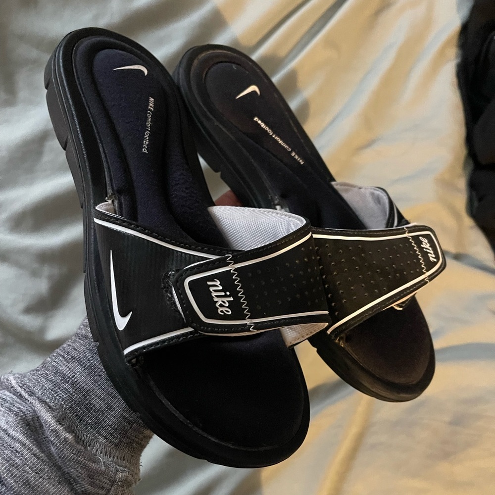 Nike slides size 7